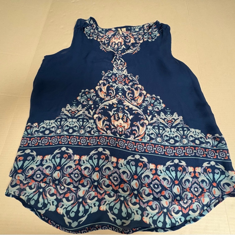 Blue Sleeveless Patterned Blouse with Ornate Neckline by C EST 1946 Size Large - Picture 1 of 7